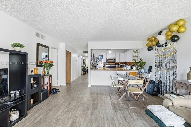 Photo - 428 Lakeview Dr Unit 103