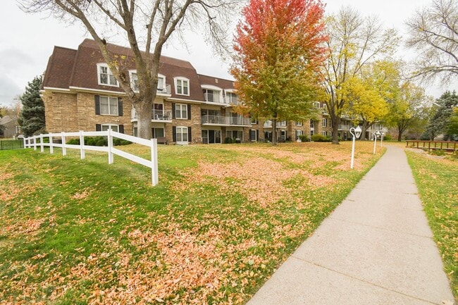 Photo - Spacious Country Club Estates Condo with P...