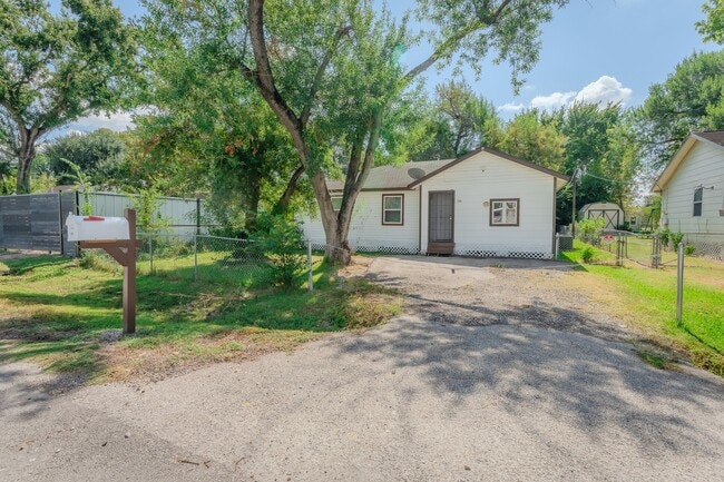 Building Photo - 1114 Blackwood Ave