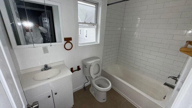 Photo - 766 E 26th St Unidad 2