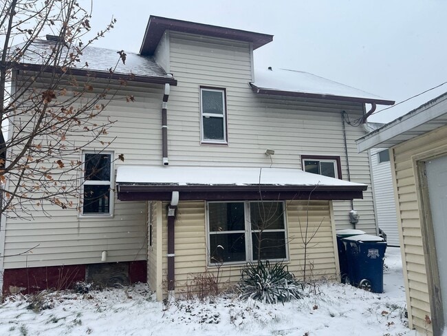 Photo - Click the “Apply Now” button or email wapmrentals@gmail.com for a prompt response.