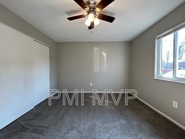 Photo - 902 S Spring Rd