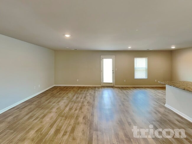 Photo - 930 Equine Dr