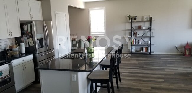 Photo - 1803 E Grove St