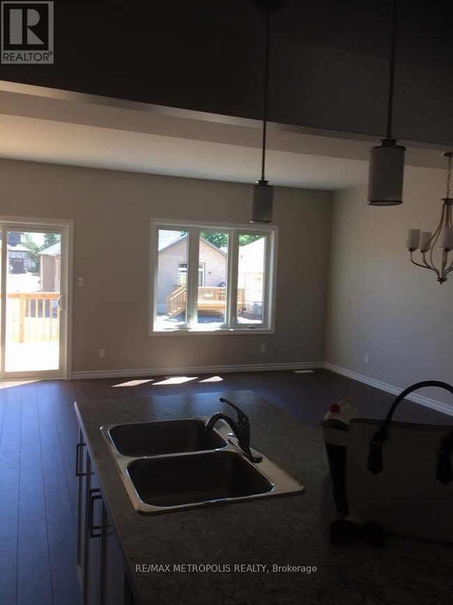Photo - 38 Ledgerock Ct