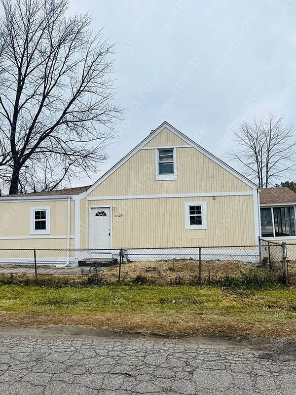 Photo - 21109 Woodward St