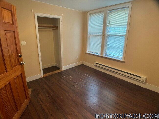 Photo - 739 Parker St Unit 3