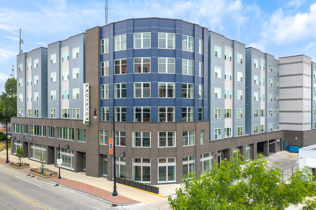 Building Photo - Pacifica on Green