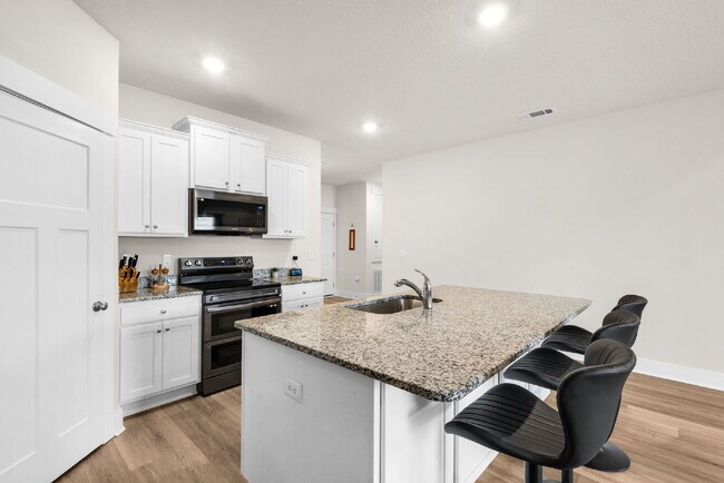 "$400 Off The First Full Month's Rent – Electricity Included!"