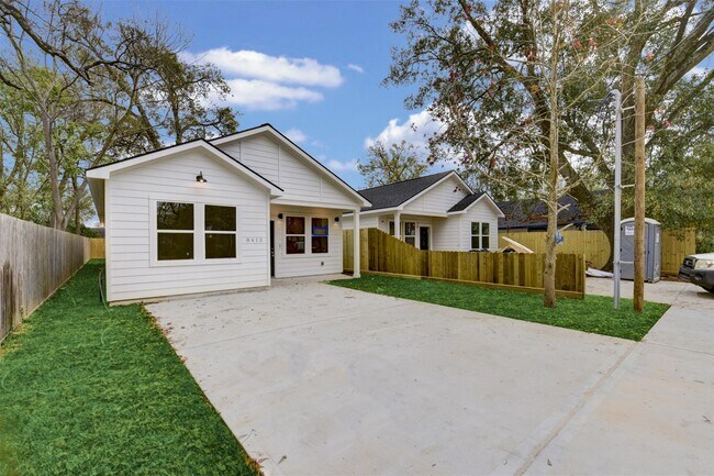 Photo - 8410 Sandra St