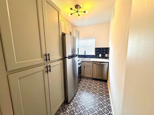 Photo - 415 Fairview St Unit 4