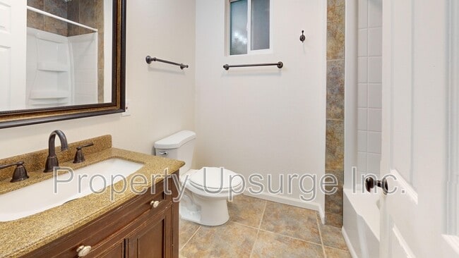 Photo - 415 Lake Blvd E