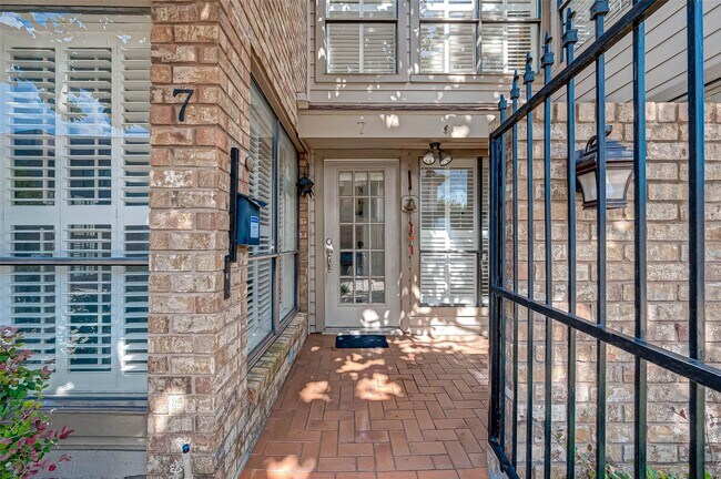 Photo - 1908 Augusta Dr Unit 7