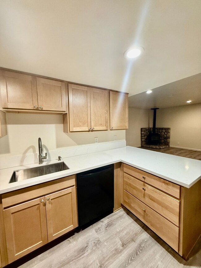 Photo - 201 Lupin St Unit 3