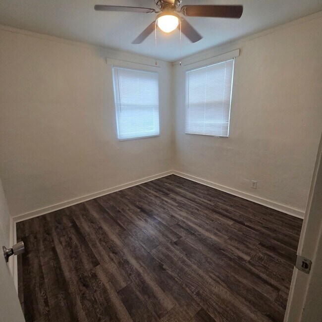 Photo - Hillcrest Apartments