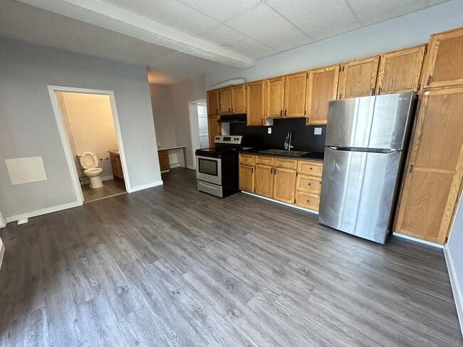 Building Photo - 147 Elgin St