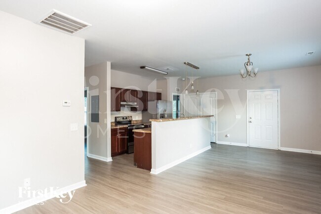 Photo - 161 Princess Ave SW