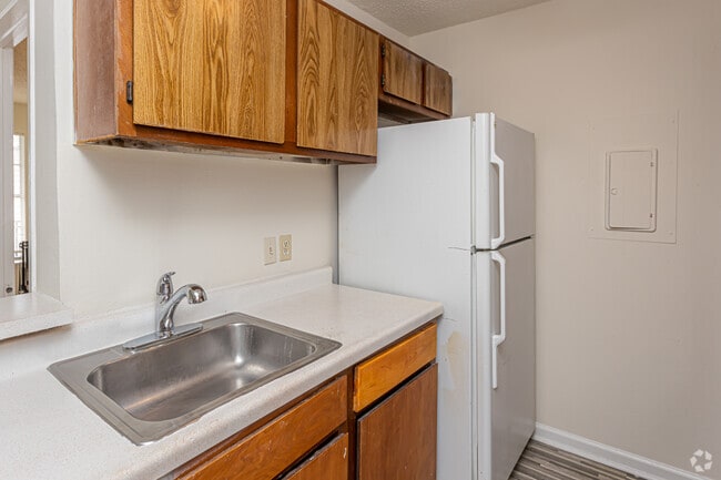 2BR, 2BA - 866SF