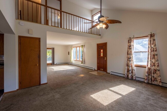 Photo - Cozy 4 Bedroom/2 Bathroom Detached Home in...