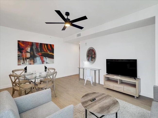 Photo - 817 N 6th St Unidad ID1047110P