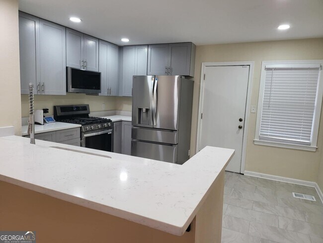 Photo - 887 Bridgewater St SW Unit B