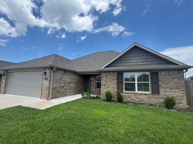 Building Photo - Beautiful Home on North Side of Town