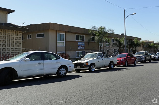 Building Photo - 3200 W 99th St