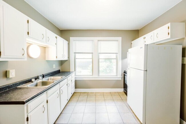 Photo - 609 W 3rd St