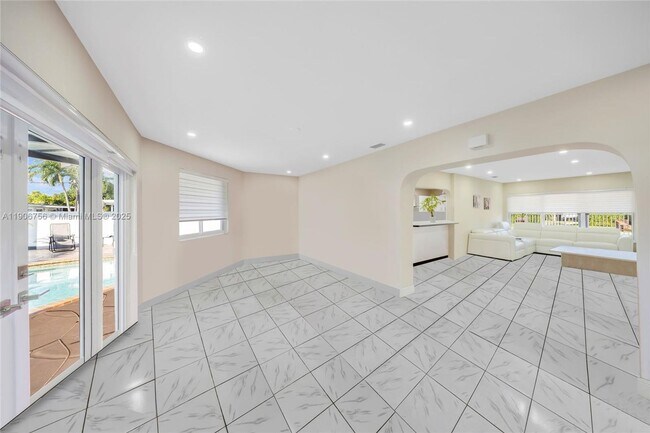 Photo - 490 W 33rd Pl