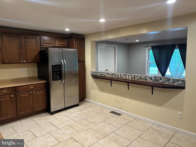Photo - 421 Sawmill Ln