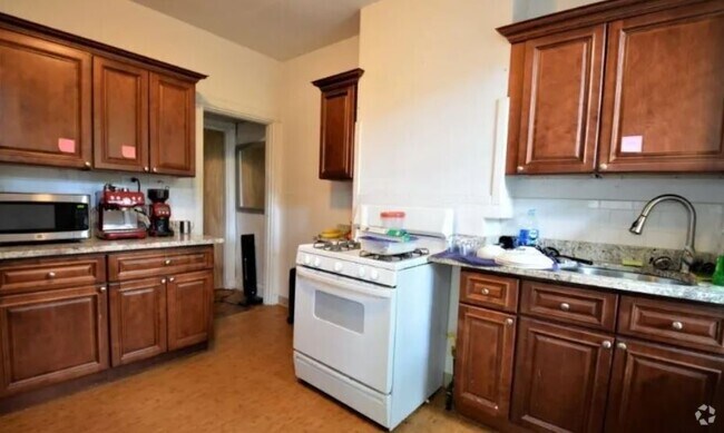 Building Photo - 17 Putnam Ave Unit A Rental