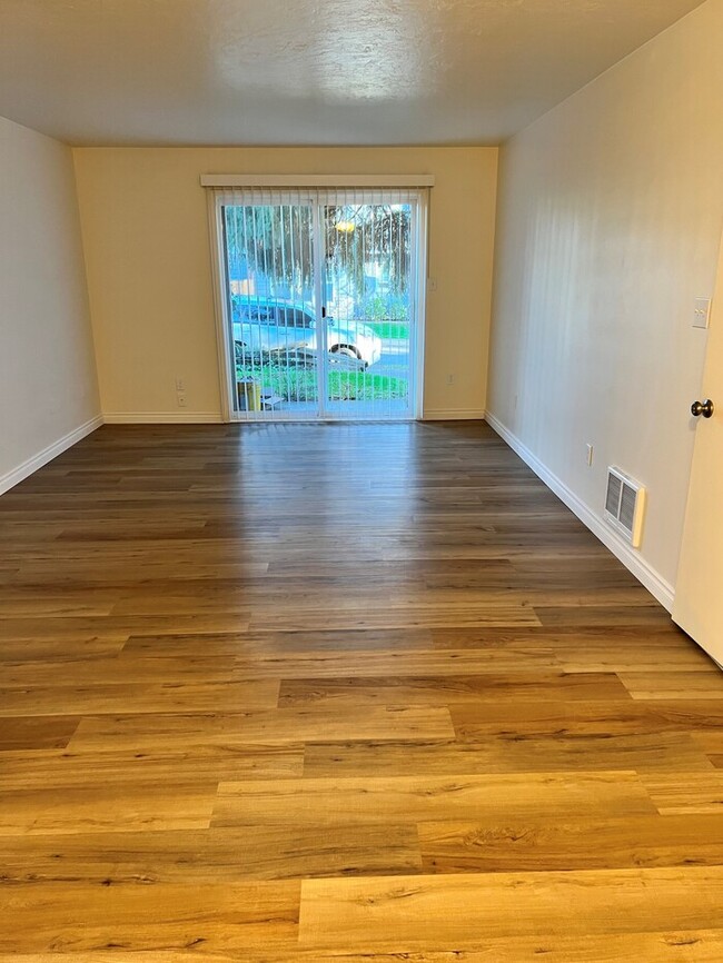 Photo - Beautiful Remodeled Home with Hardwood Pla...