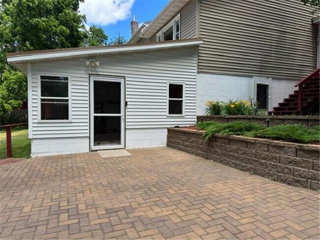 Photo - 221 N Jefferson St