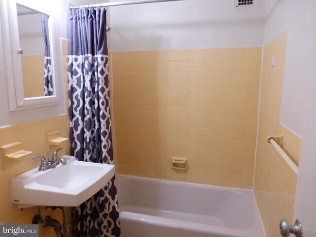 Photo - 1121 Arlington Blvd Unit 410