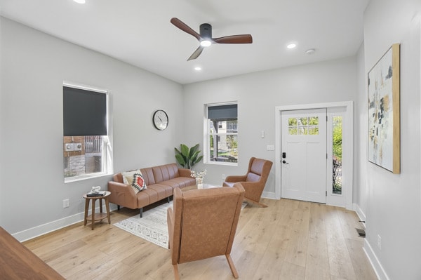 Photo - 571 Hale Ave