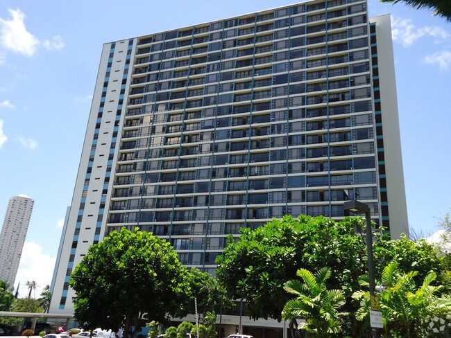 Building Photo - Pearl Regency 1 Bedroom, 1 Bath, with 1 pa... Rental