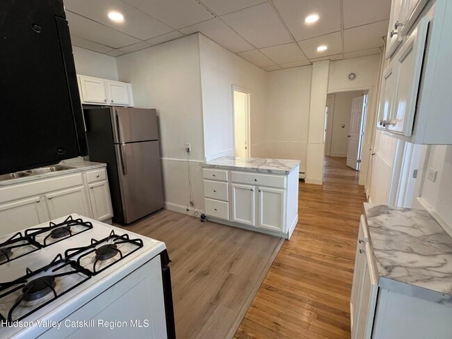 Photo - 191 N Hamilton St