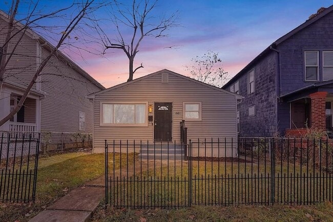 Photo - 861 E 4th Ave House