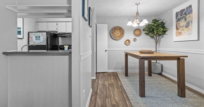 Photo - River Oaks Apartments