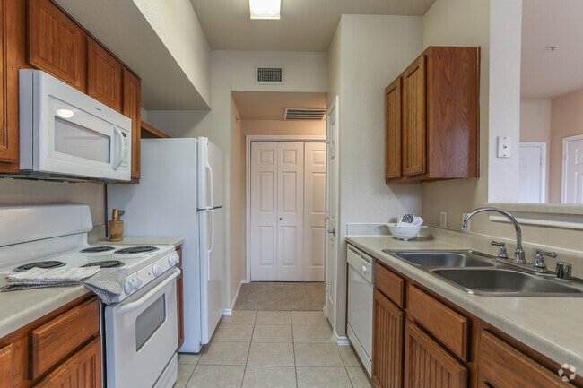 1 BR, 1 BA - 750 SF