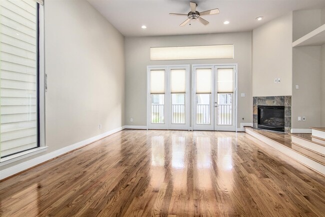 Photo - 5227 Lillian St