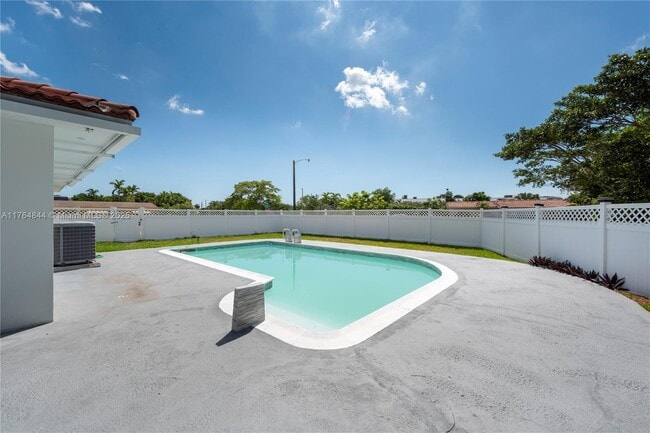 Building Photo - 4700 McKinley St Rental