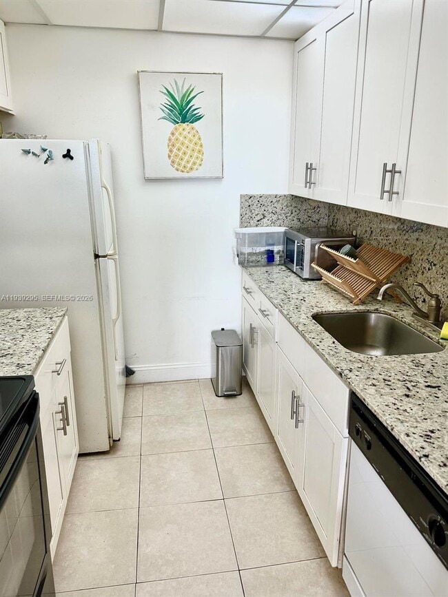 Photo - 2350 NE 135th St Unit 605