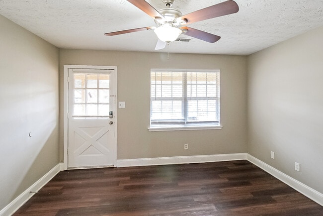 Photo - 612 Ralph Rd SE