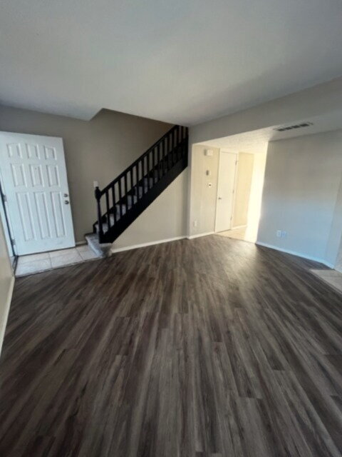 Photo - Downtown 2bd Townhouse! Balcony, off-stree...