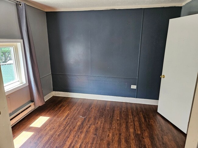 Photo - Cute 2-bed house,  Pet Friendly, Central location!