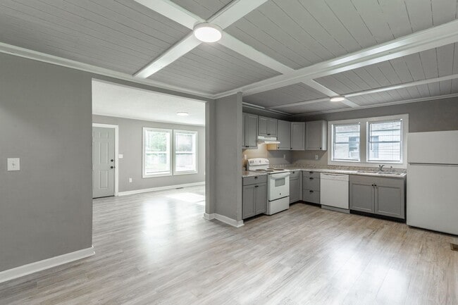 Building Photo - 2 Bedroom Home in East Ridge