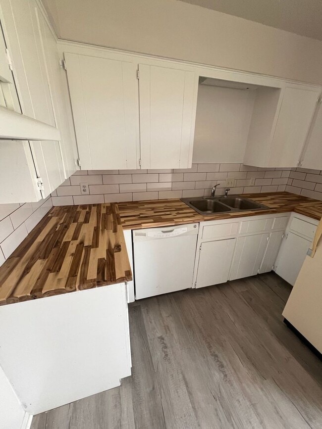 Photo - 2665/2667 Nolan Avenue NW Unidad 2667