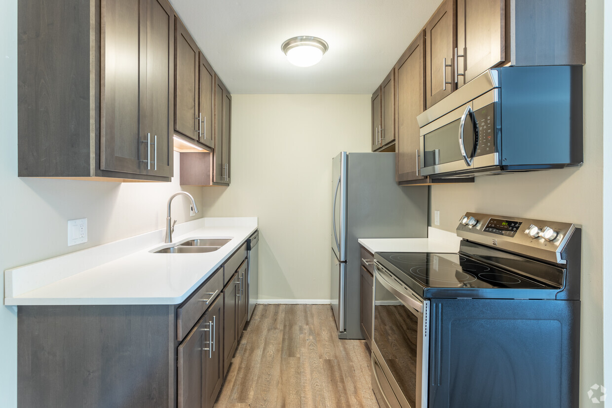 Shoreview Apartments - Shoreview Apartments