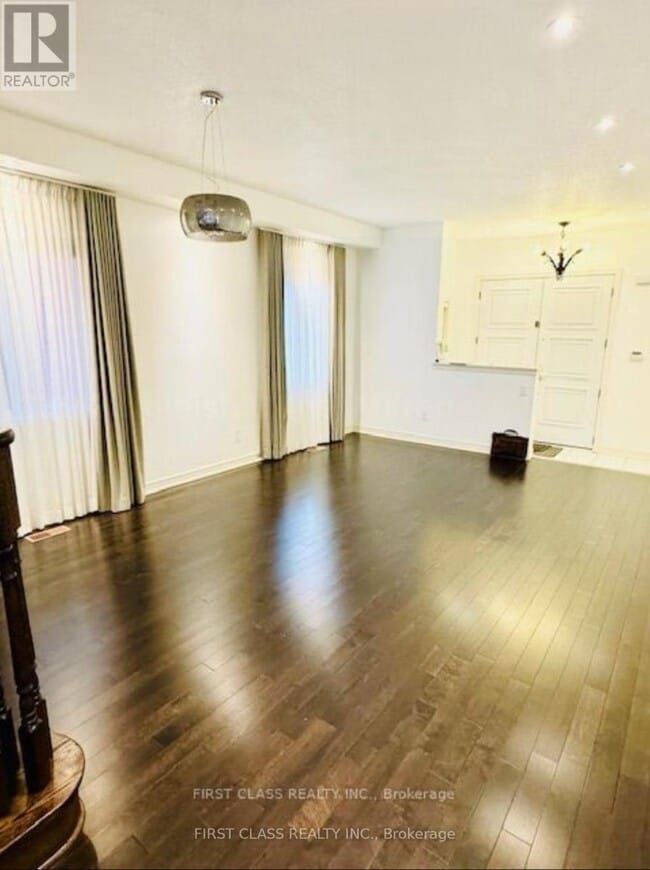 Photo - 239 Dalgleish Garden